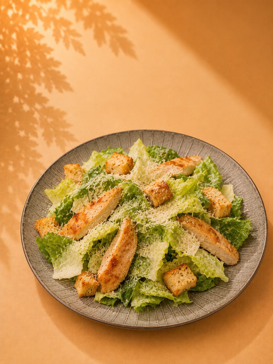 Салат Цезарь с курицей